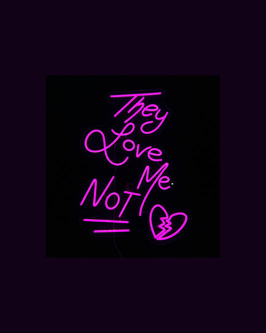 Louez notre enseigne au néon They Love Me Not