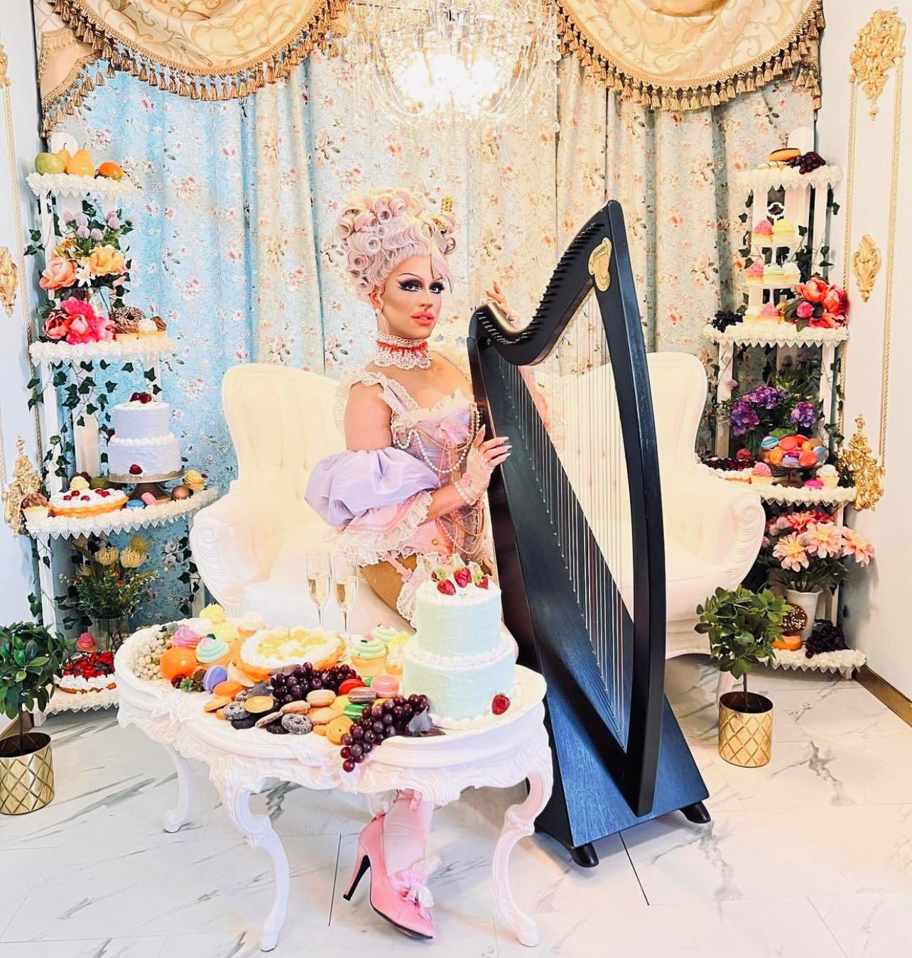 Rent our Marie-Antoinette Cake Galore Set!